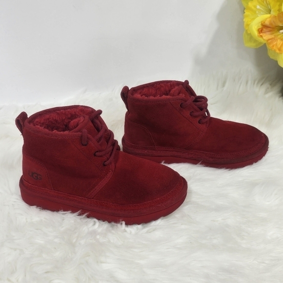 UGG Neumel Suede Lace Up Chukka Boots in Samba Red Size 2 Toddler - Picture 6 of 11